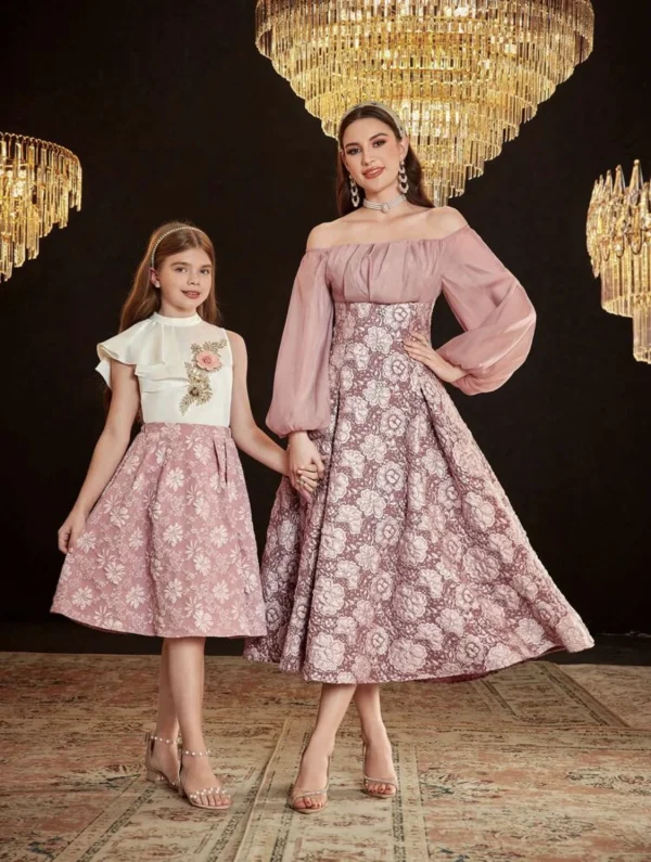 Wholesale Stocklot Cheap Price Factory Direct Hotsale Woven Polyester Floral Jacquard in Stock Fabric for Making Women Dresses - Image 6