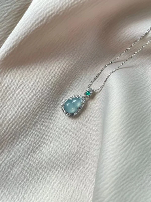 Natural Green Chalcedony "Gourd" Pendant Necklace - Image 10