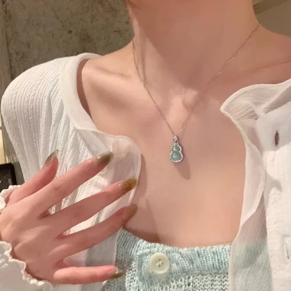 Natural Green Chalcedony "Gourd" Pendant Necklace - Image 4