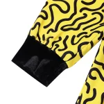 oversized silhouette and bat-wing or long sleeves - Image 24