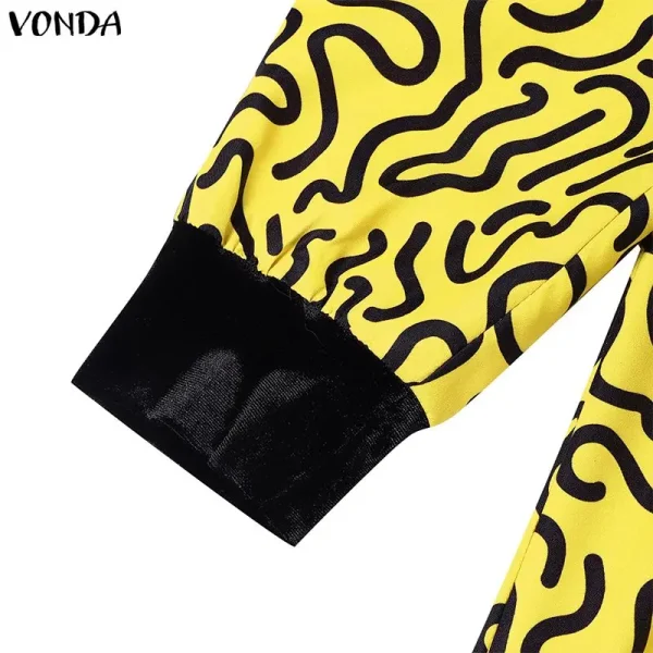 oversized silhouette and bat-wing or long sleeves - Image 22